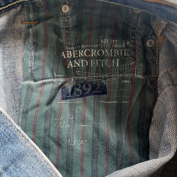 Abercrombie and Fitch distressed jeans - Picture 12 of 17